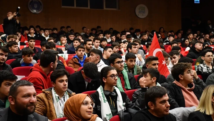 Gençlik ve Spor Bakanı Osman Aşkın Bak, gençlere hitaben konuştu